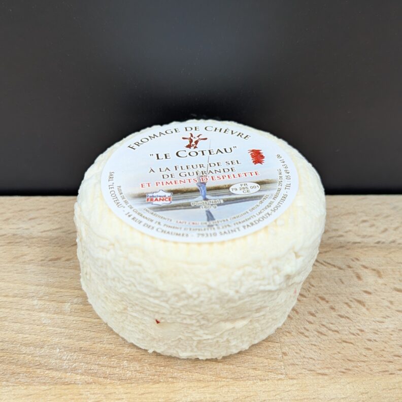 Fromage de chèvre épicé à la fleur de sel de Guérande et piment d'Espelette