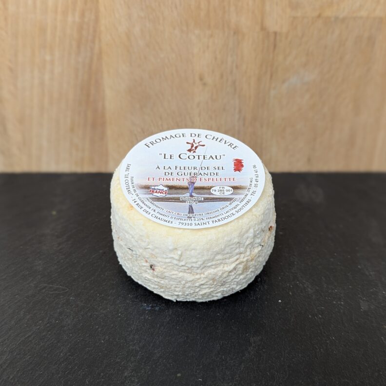 Fromage de chèvre épicé à la fleur de sel de Guérande et piment d'Espelette