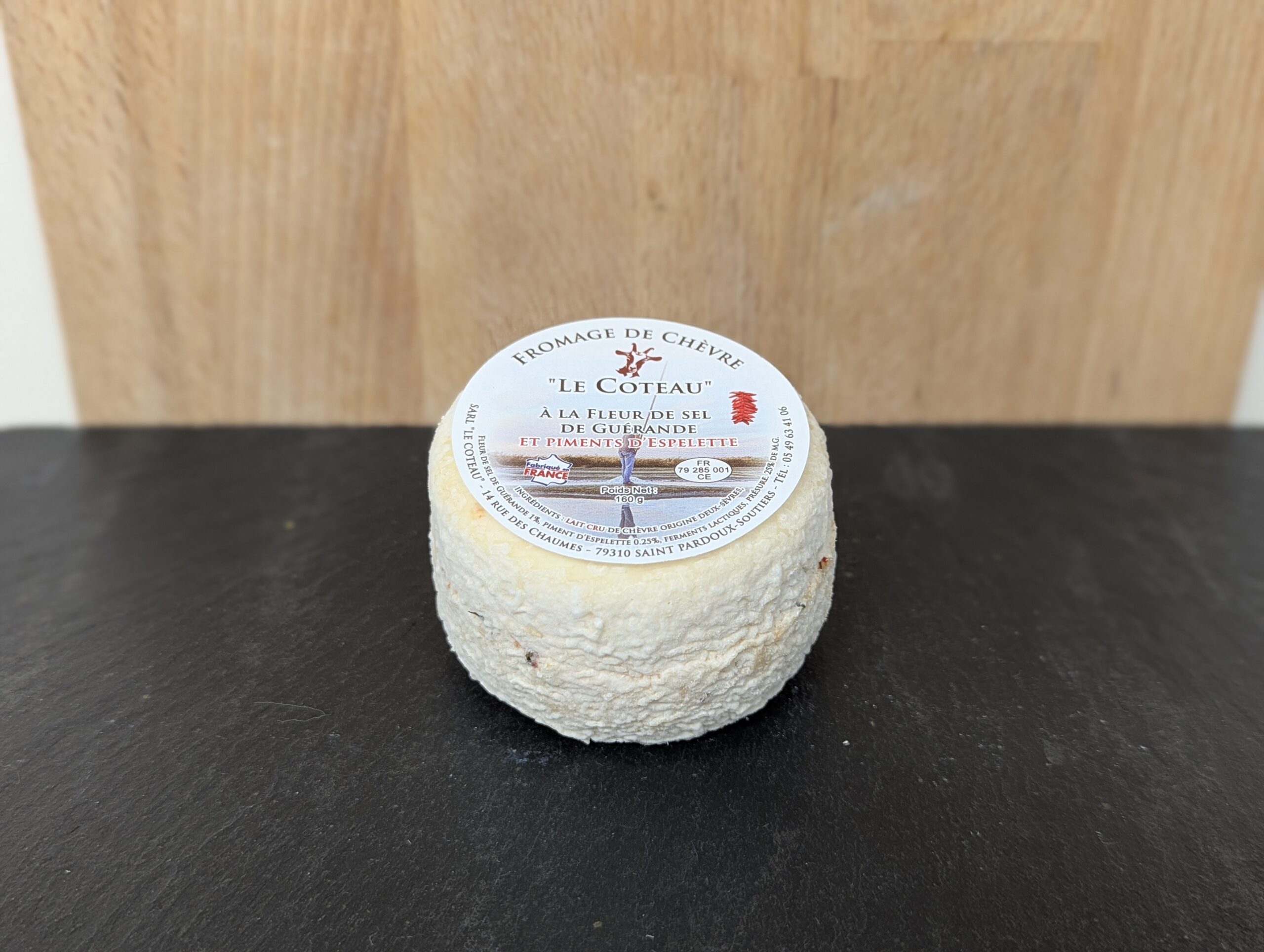 Fromage de chèvre épicé à la fleur de sel de Guérande et piment d'Espelette