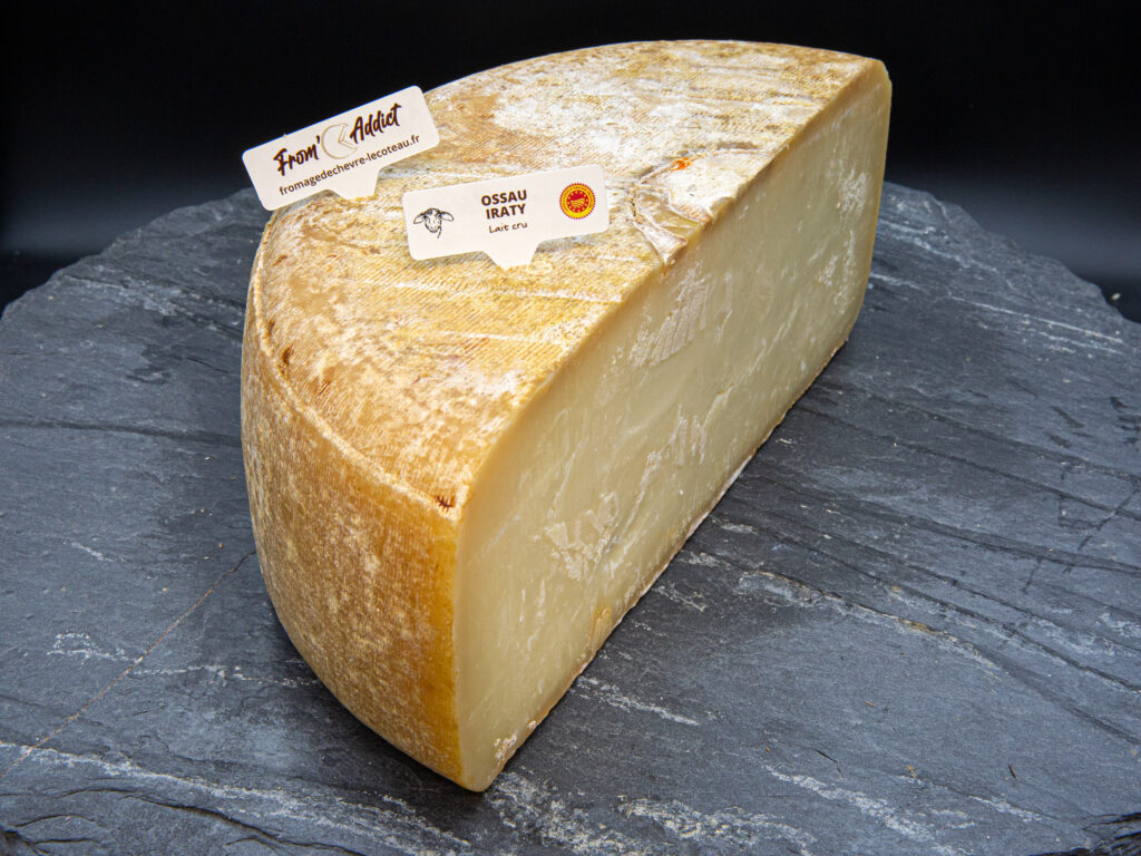 Ossau Iraty Fromage De Brebis Au Lait Cru Fromagerie Le Coteau Saint Pardoux 79 